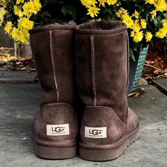UGG Classic Short Boots - Picture 4 of 10